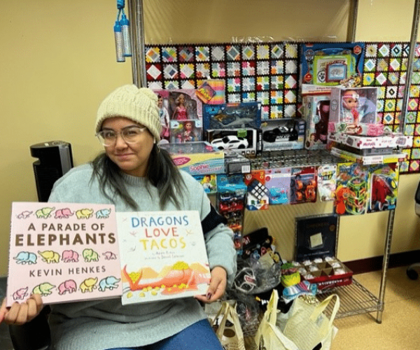 CFL staff ready to distribute gifts to families! CFL staff ready to distribute gifts to families!